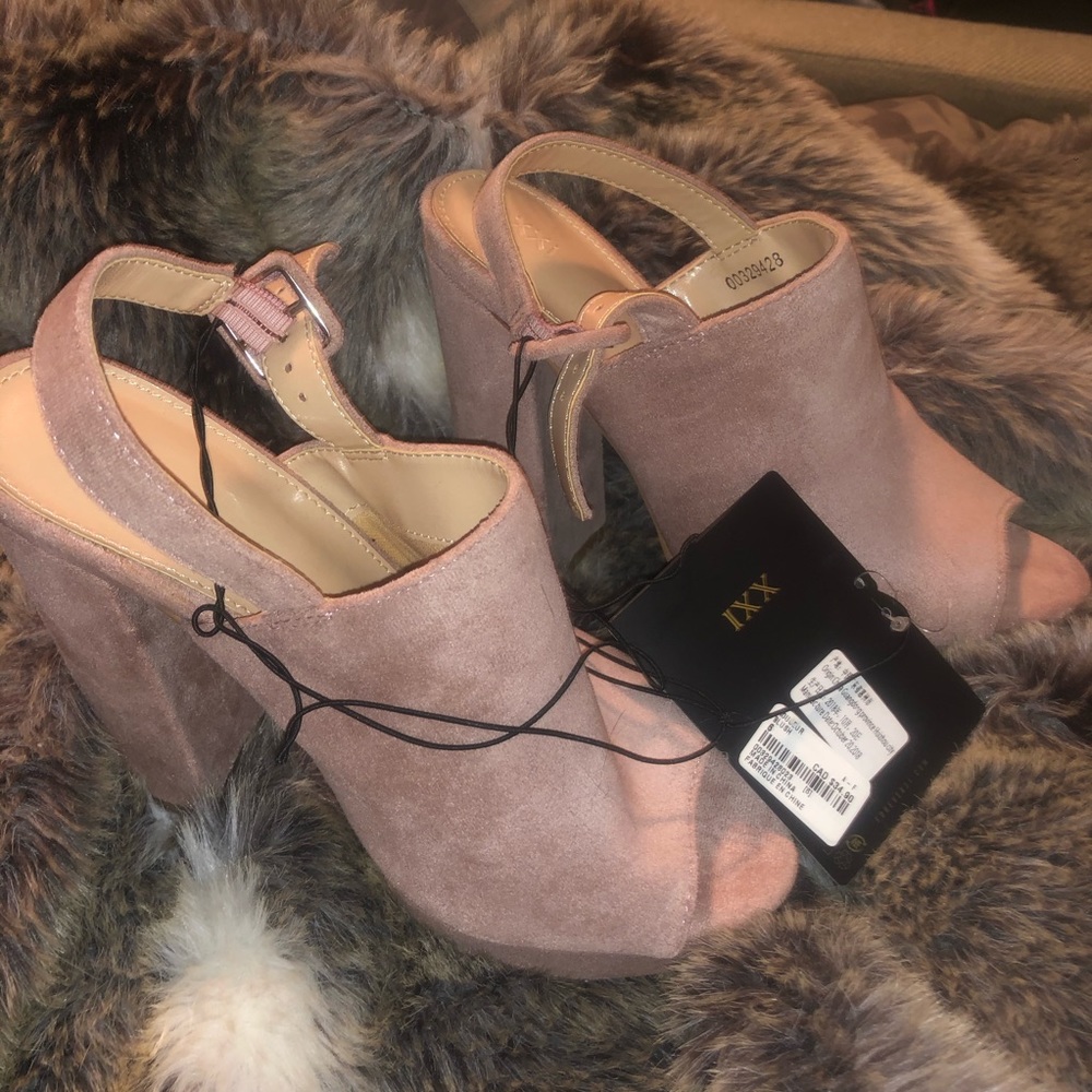New never worn,thick, nude,velvet ankle strap heel